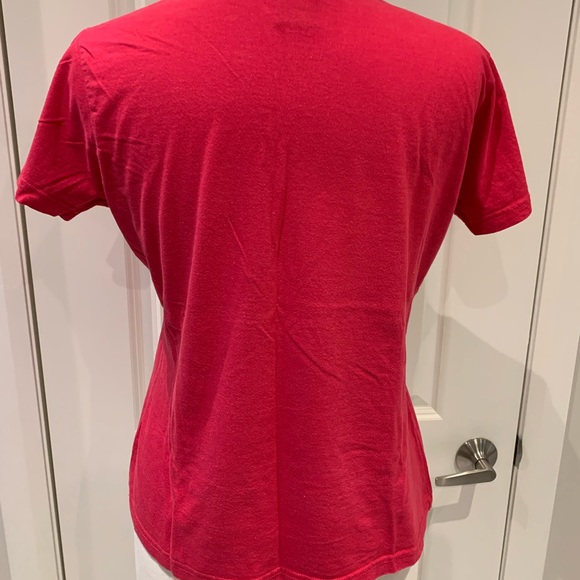 Red T-shirt,  print on front of NZ Maori faces - Picture 2 of 4